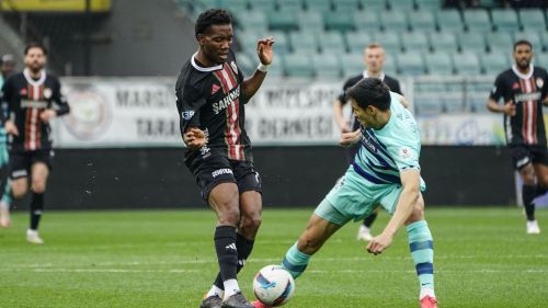 Gaziantep FK'nın golcüsü Okereke saç baş yolduruyor